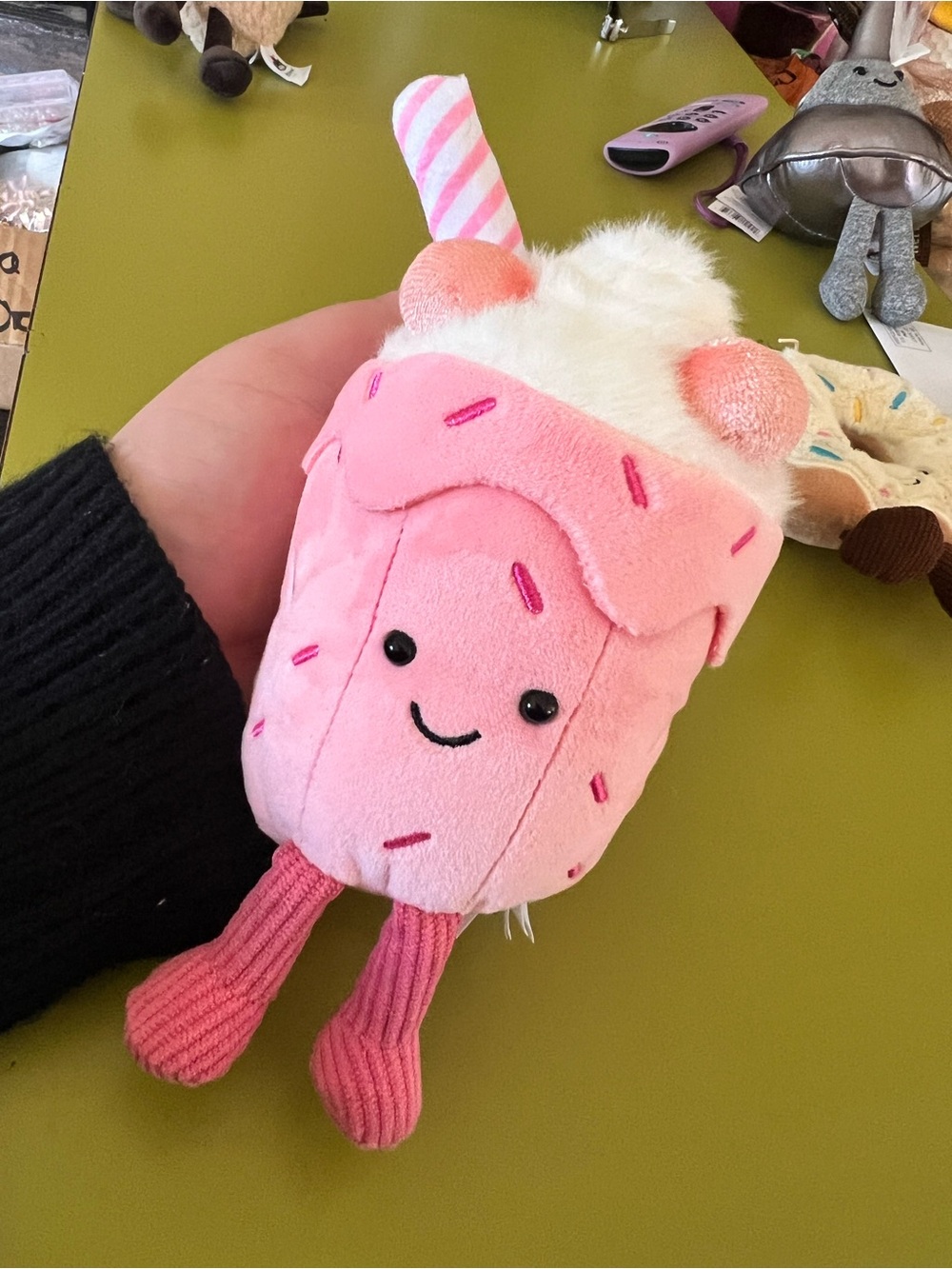 STRAWBERRY MILKSHAKE PLUSH KEYCHAIN - Picture 2 of 5